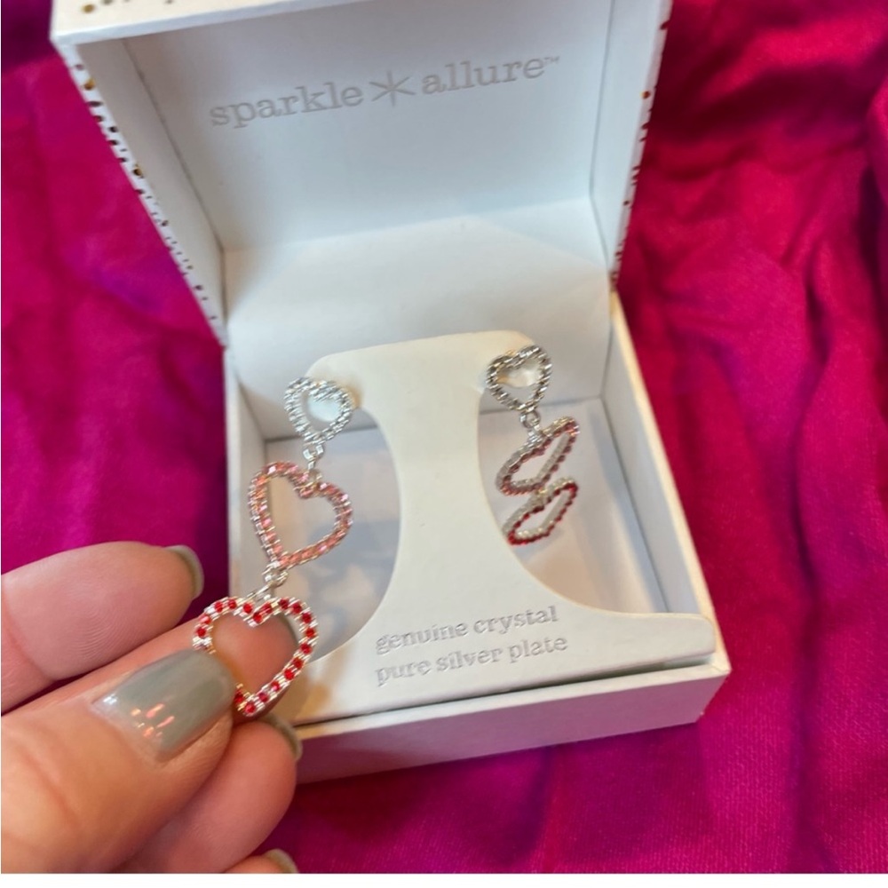 NIB heart dangle earrings